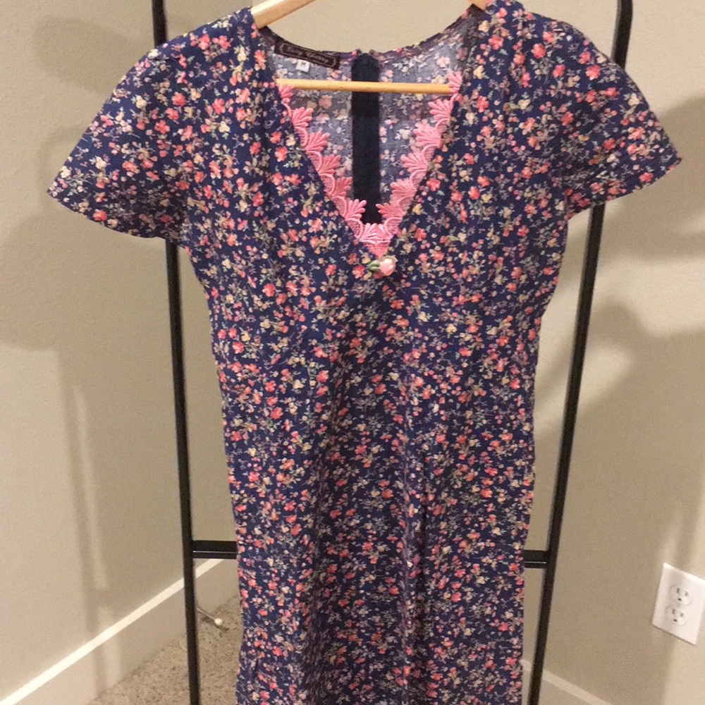 Very Cherry, super feminien dress.